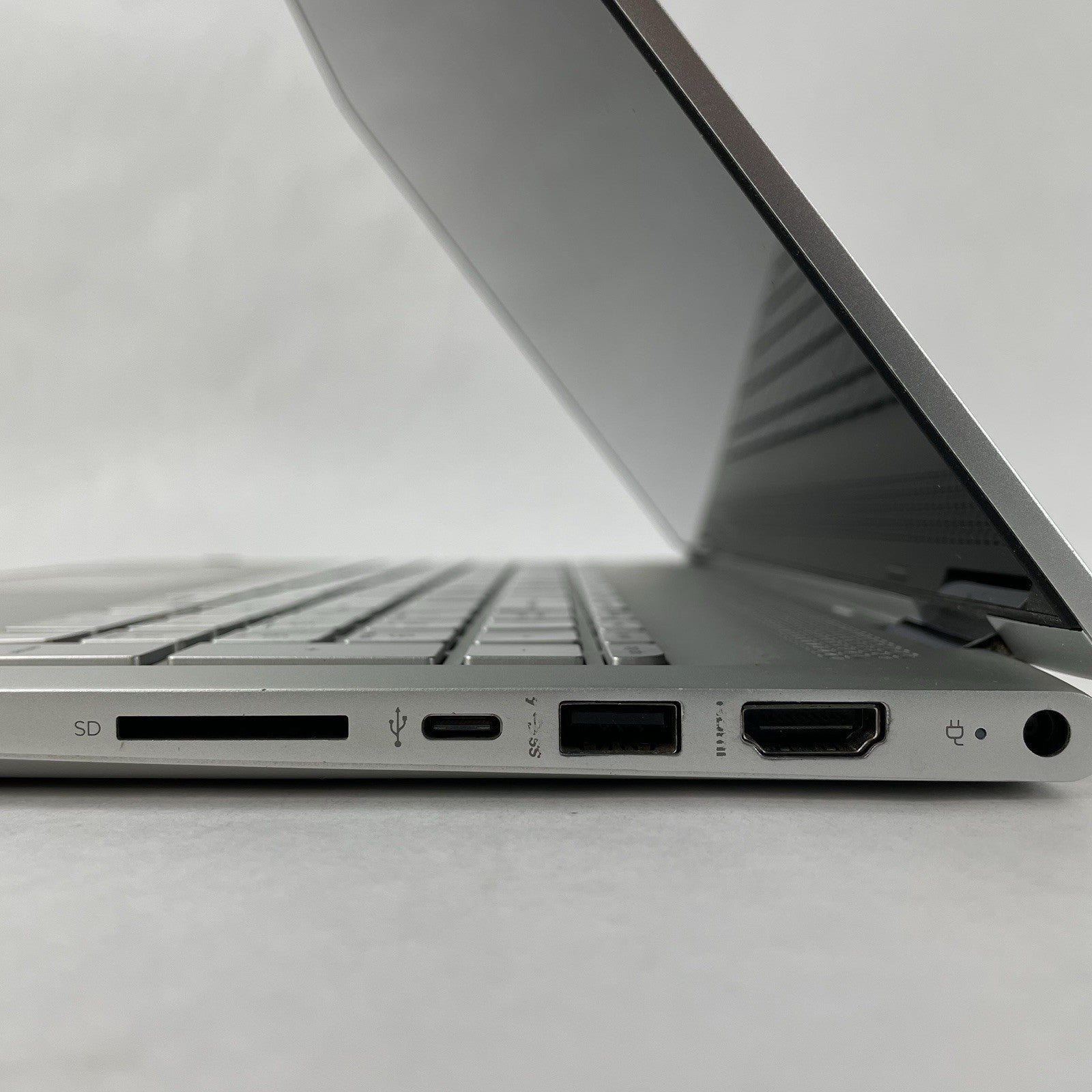 HP Envy x360 15-aq267cl 15.6" i7-8550U 1.80 GHz 8 GB RAM No SSD/OS/AC6