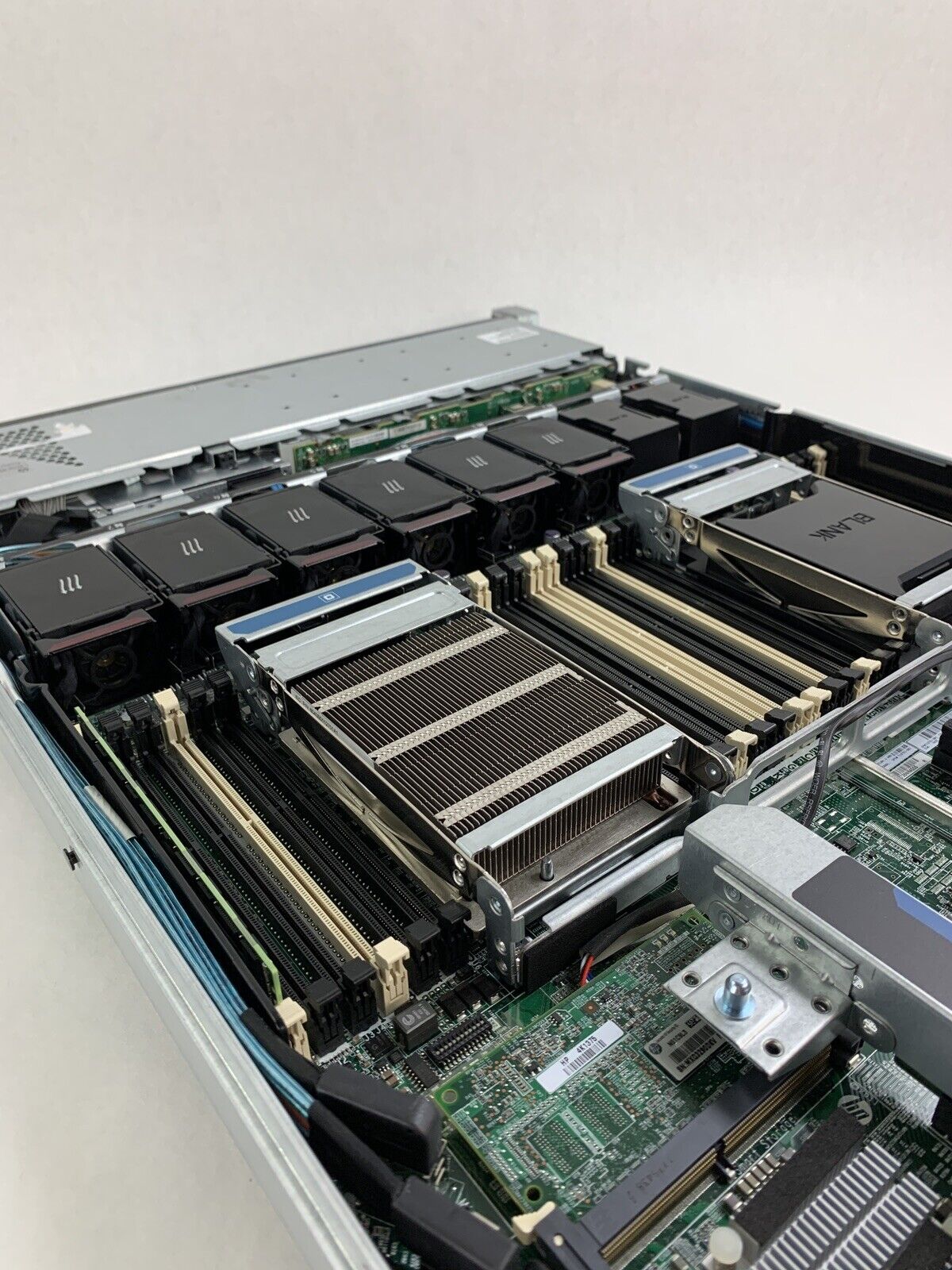 HP ProLiant DL360p Gen8 Xeon E5-2609 V2 2.5 GHz 8 GB RAM No OS No HDD P440ar