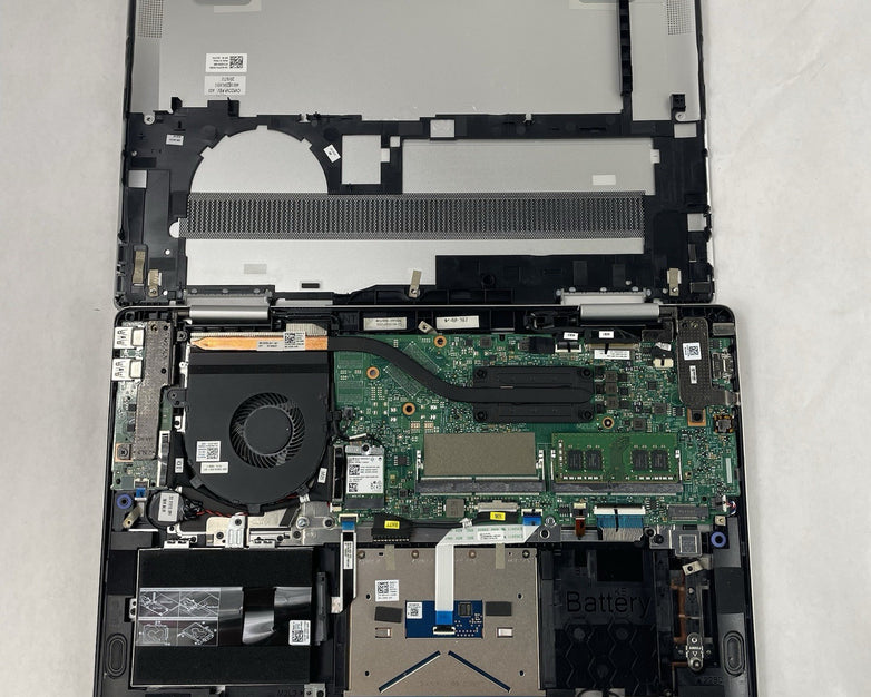 Dell Inspiron 7586 15.6" i5-8265U 1.60 GHz 8 GB RAM No SSD/OS/AC/Batt