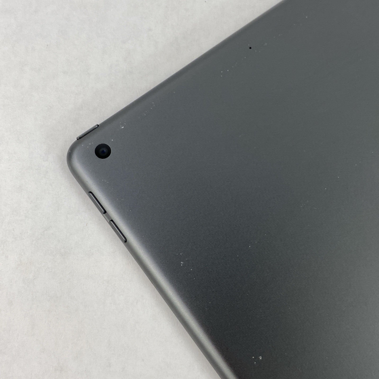 Apple iPad 7th Gen A2197 32GB 10.2" Retina Wi-Fi Space Gray IOS 18.7.818
