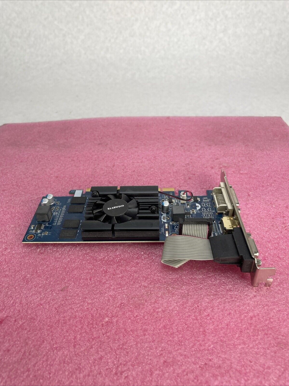 Gigabyte GV-N210D3-1GI NVIDIA GeForce 210 1GB GDDR3 PCIe Graphics Card