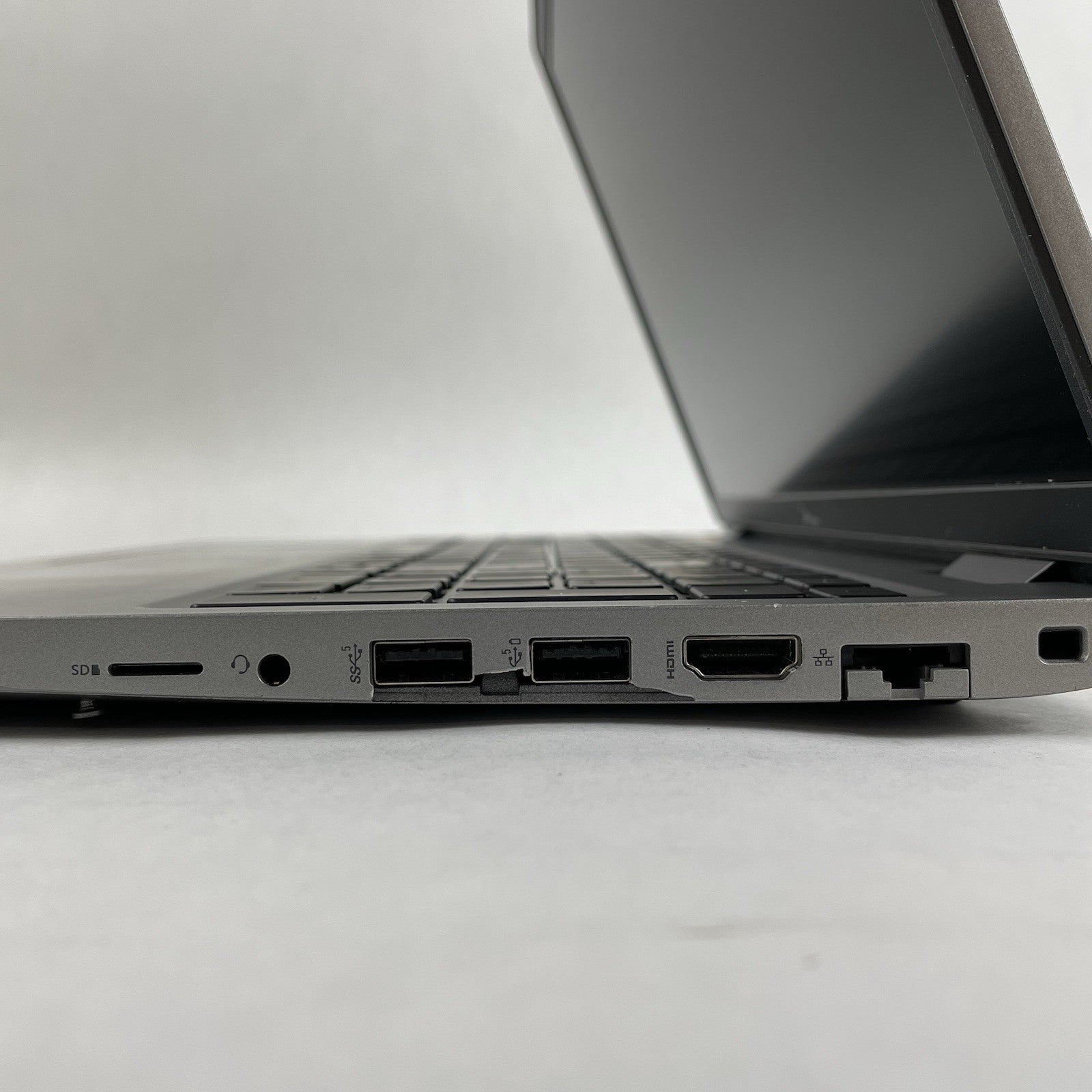 Dell Latitude 5530 15.6" i5-1245U 3.96 GHz 16 GB RAM No SSD/OS/AC - Bad Edge8