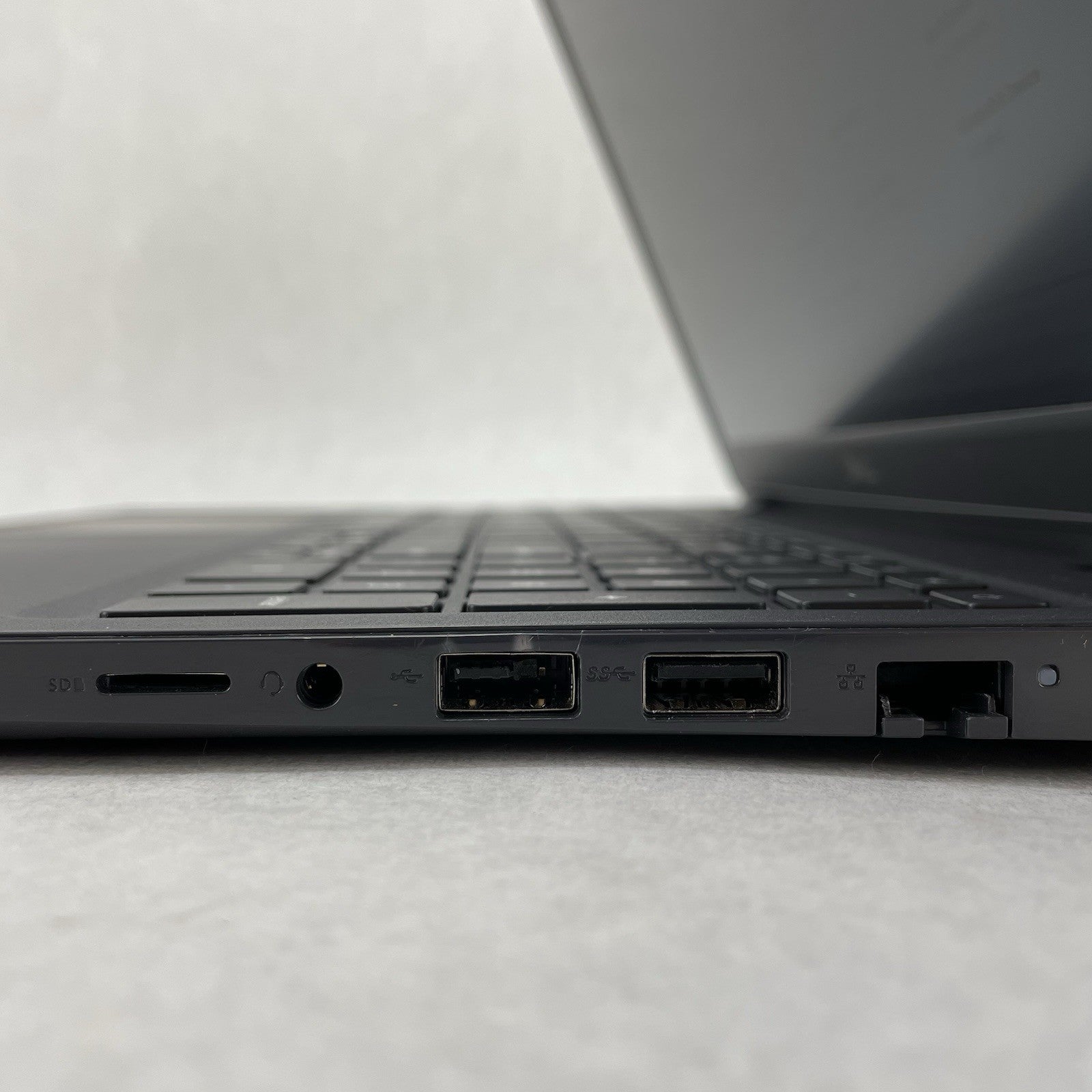 Dell Latitude 3510 15.6" i7-10210U 1.60 GHz 8 GB RAM No SSD/OS/AC - Bad USB5
