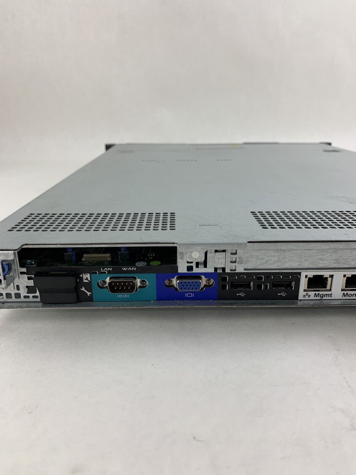 Dell PowerEdge R310 Intel Xeon X3450 2.67 GHz 4 GB RAM No Caddy No HDD No OS