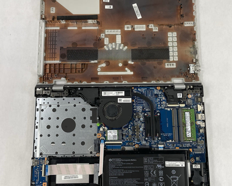 HP Pavilion 15-cc123cl 15.6" i5-8250U 1.60 GHz 8GB RAM No SSD No OS - Bad Bottom