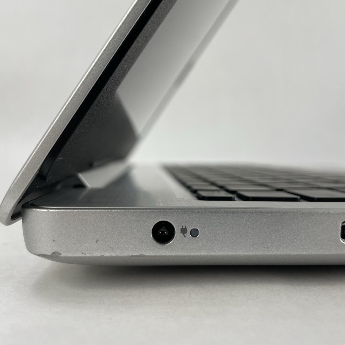 Dell Inspiron 5570 15.6" i5-8250U 1.60 GHz 4 GB RAM No SSD/OS/AC/Batt - READ7