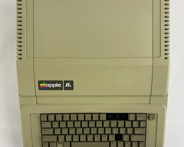 Apple IIe A2S2064 Vintage Personal Computer - Tested Missing Keys