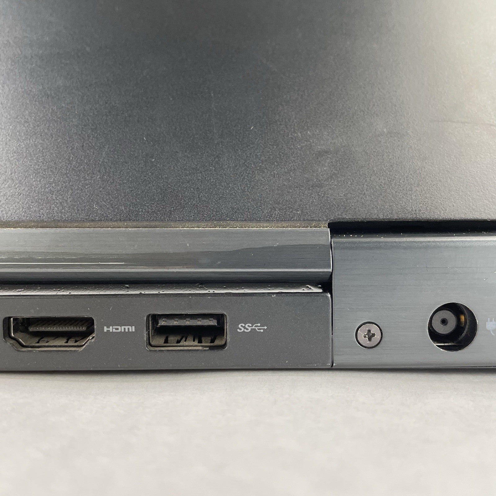 Dell Latitude 5580 15.6" i5-7300U 2.6 GHz 8 GB RAM No SSD/OS/AC - Bad Back Edge12