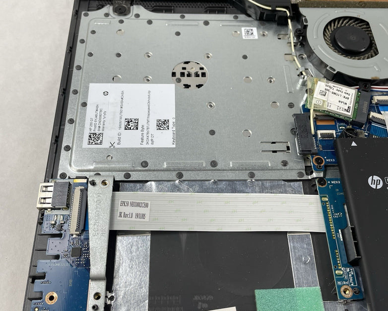 HP 255 G7 15.6" Ryzen 3 2200U 2.50 GHz 8 GB RAM No SSD/OS/AC - READ