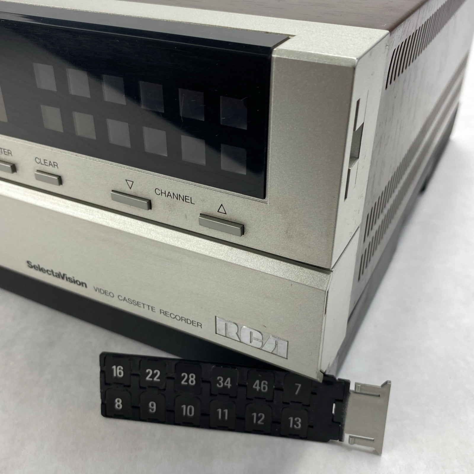 RCA SelectaVision VKT300 VCR VHS Player/Recorder No Remote - For Parts or Repair9