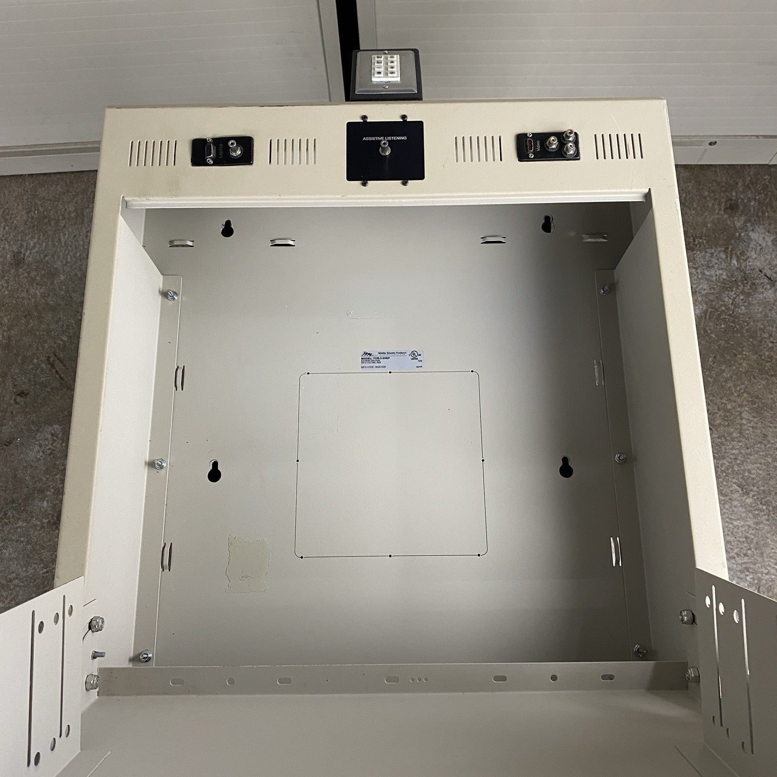 Middle Atlantic TOR-3-20SBK-13965 3SP Tilt Out Wall Rack Electronic Enclosure10