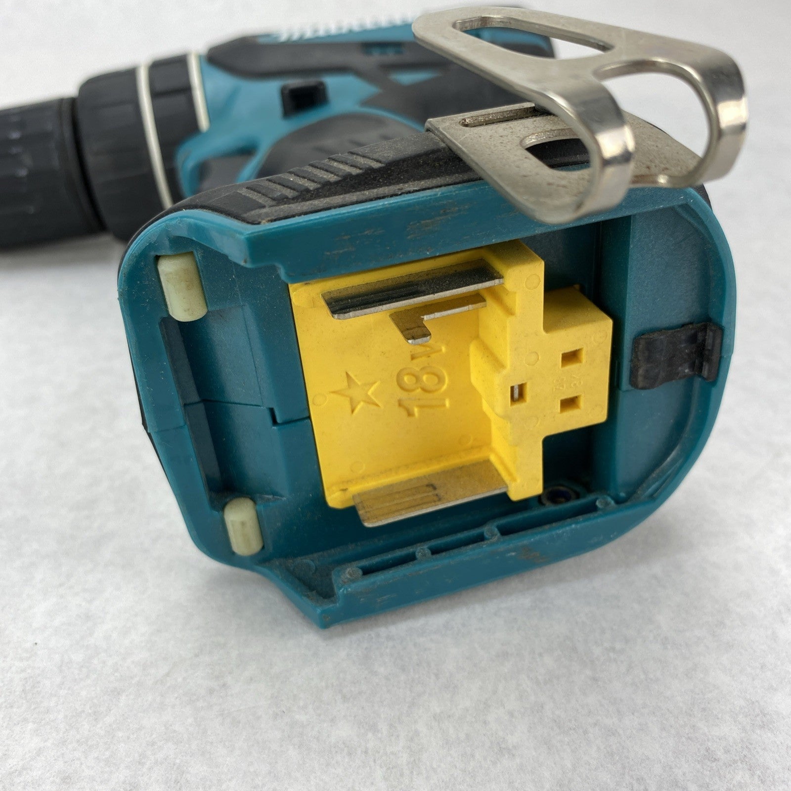 Makita XPH01 Cordless Hammer Driver Drill With Charger and Case - No Battery4