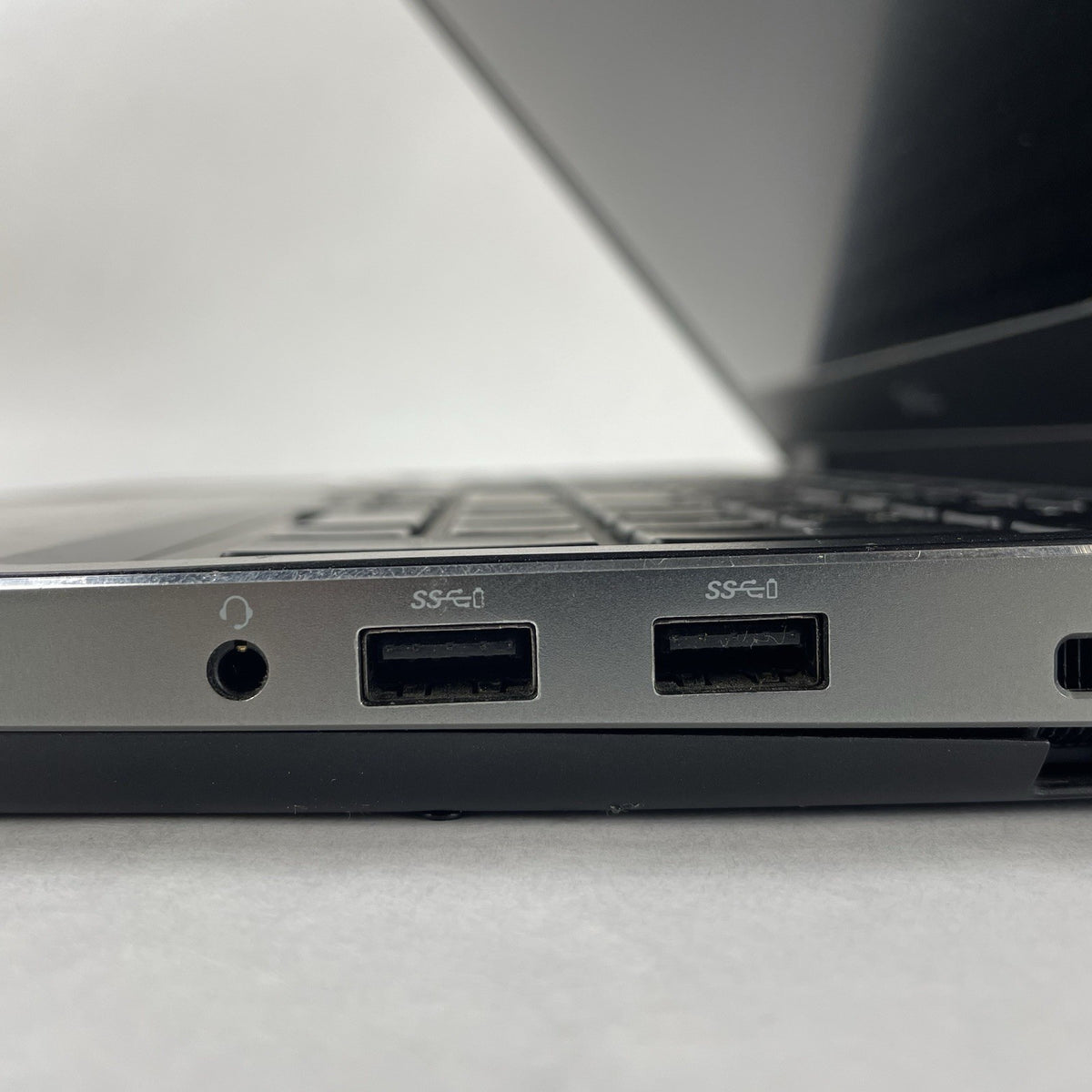 Dell Precision 7530 15.6" i7-8850H 2.60 GHz 16 GB RAM No SSD/OS/AC - READ8