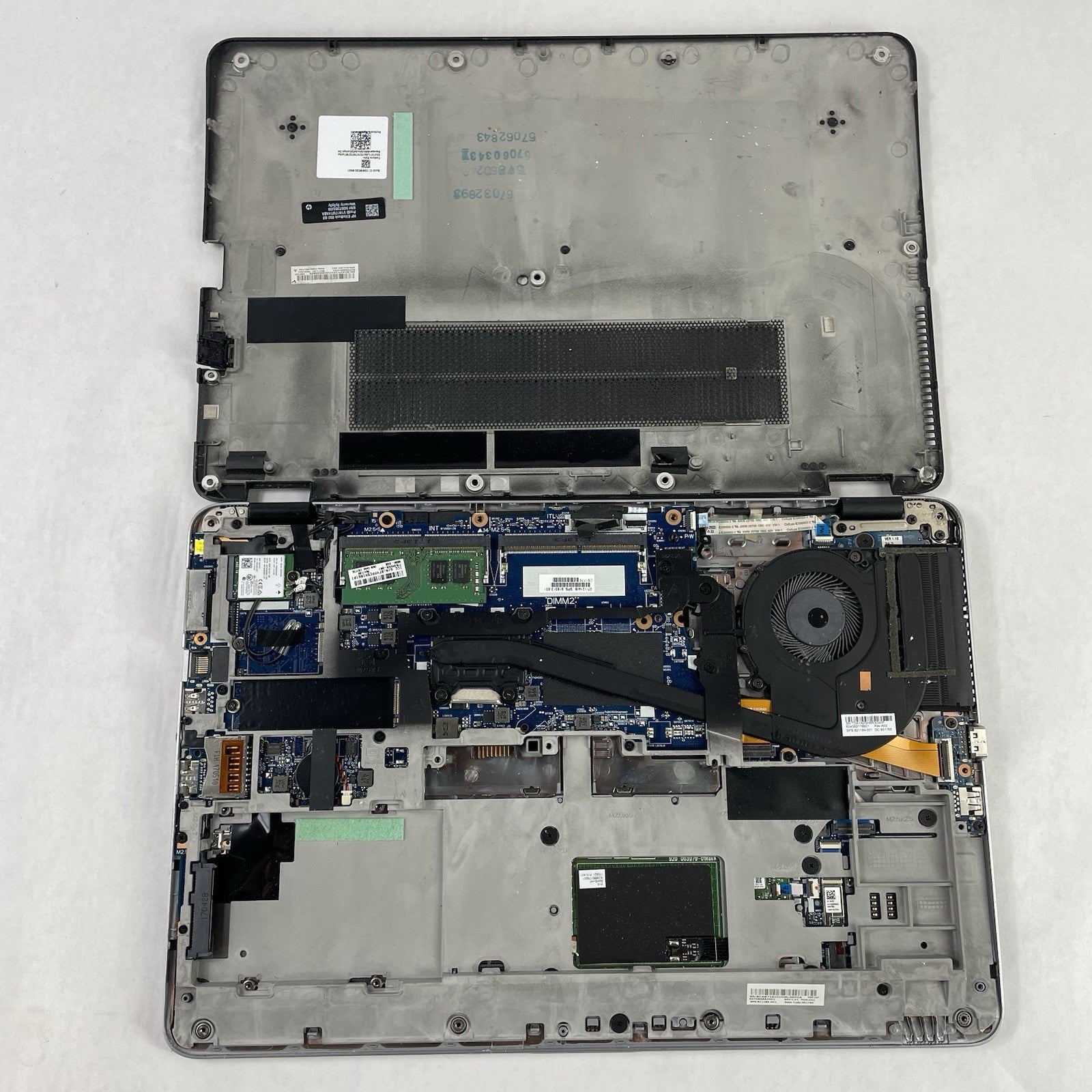 HP EliteBook 850 G3 15.6" i5-6200U 2.30 GHz 8 GB RAM No SSD No OS - Bad Bottom18