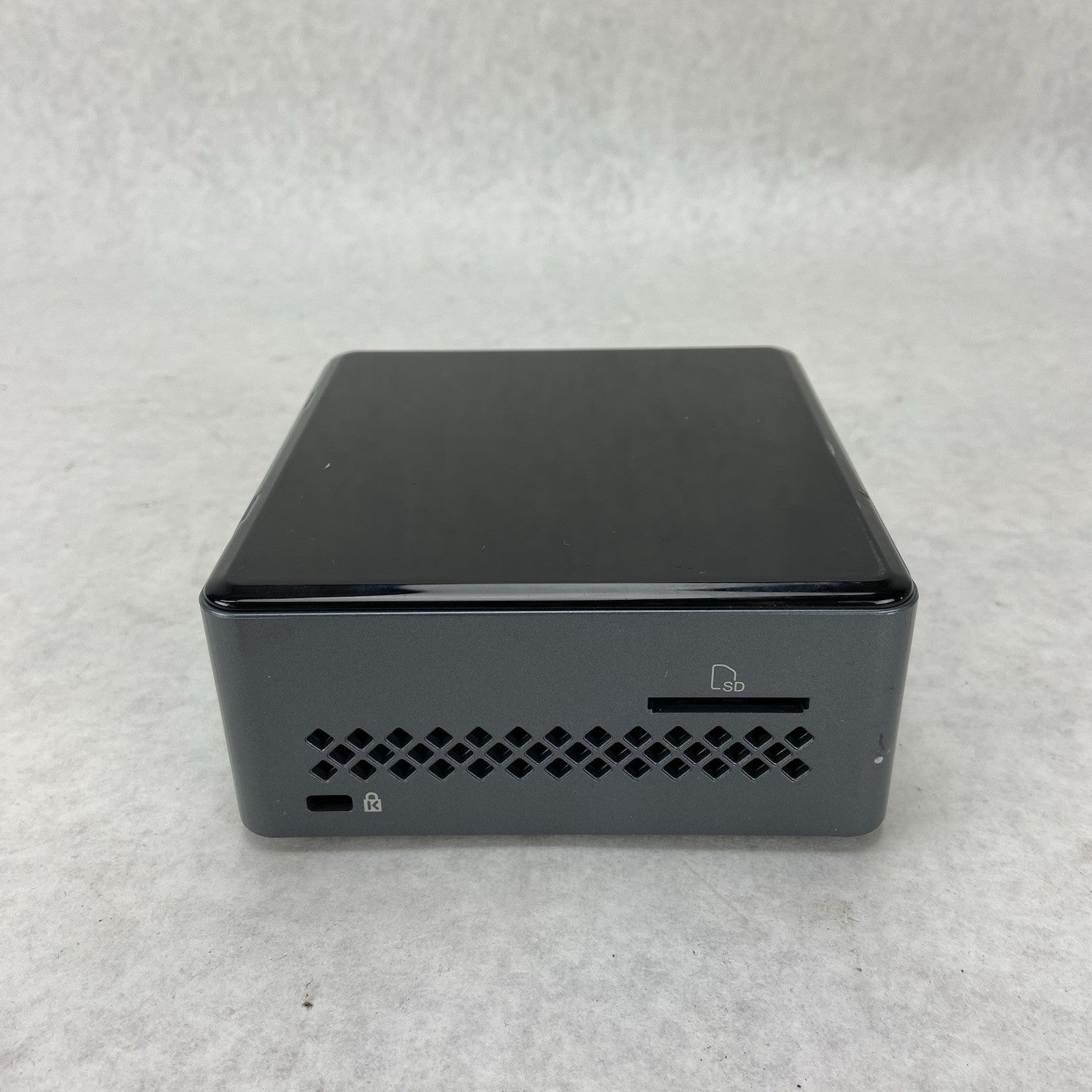 Intel NUC6CAY Micro Intel Celeron J3455 1.5GHz 8GB RAM No HDDOSAC4