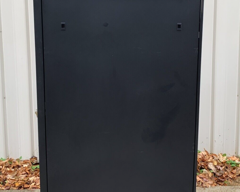 IBM NetBAY 9308 42U Enterprise Server Cabinet Rack 42S w/ Keys and Side Panels