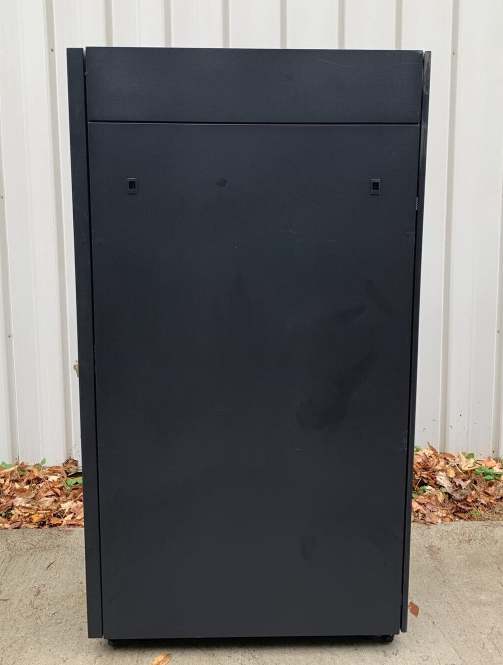 IBM NetBAY 9308 42U Enterprise Server Cabinet Rack 42S w/ Keys and Side Panels
