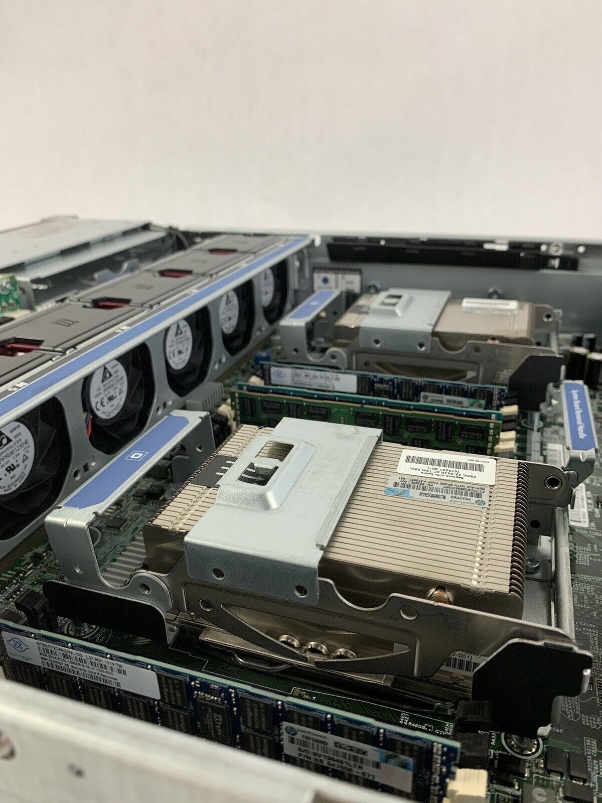 HP ProLiant DL380p Gen8 Server E5-2640 2 GHz 48 GB RAM NO HDD NO OS