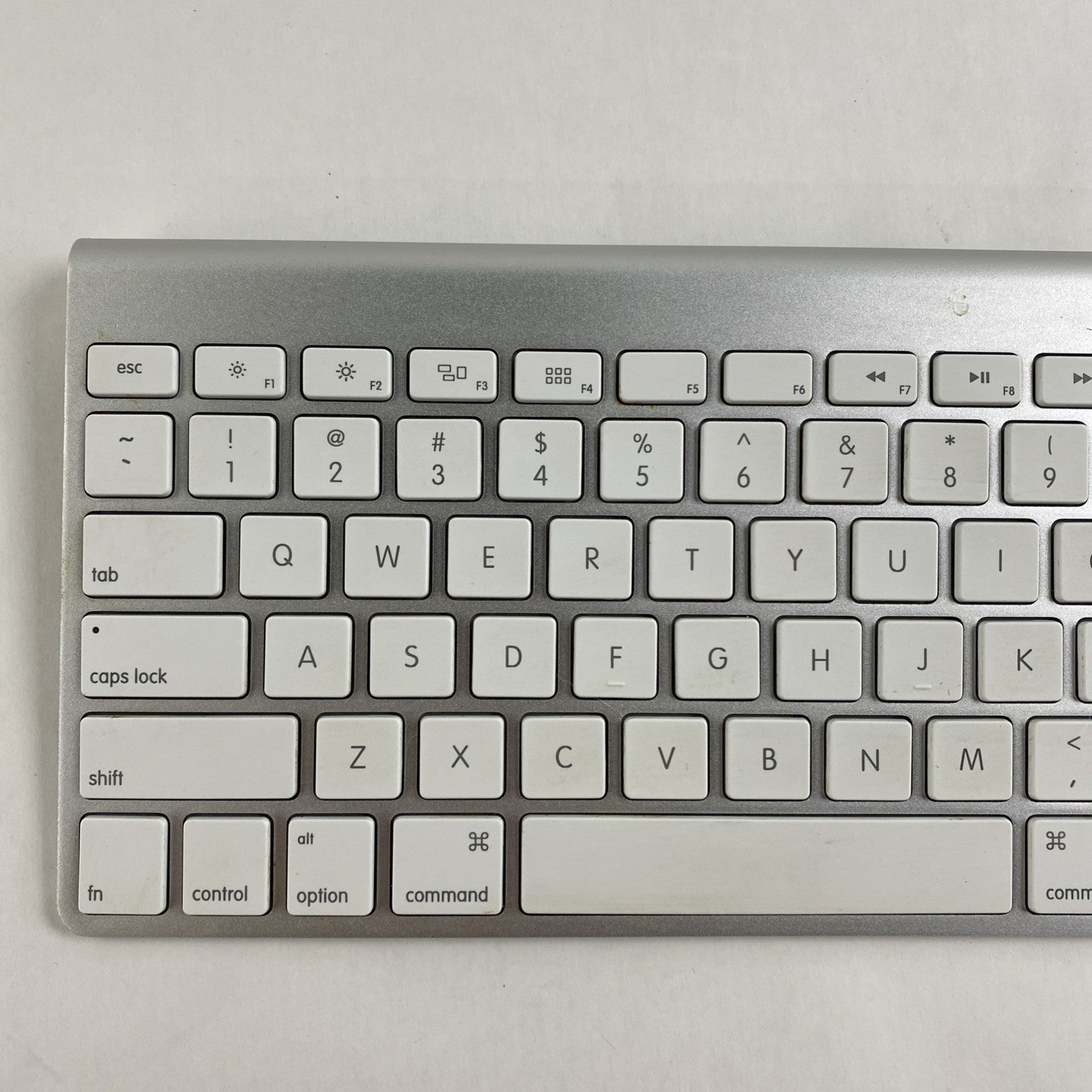 Apple A1314 Wireless Keyboard Power Tested No Mouse No Batteries8