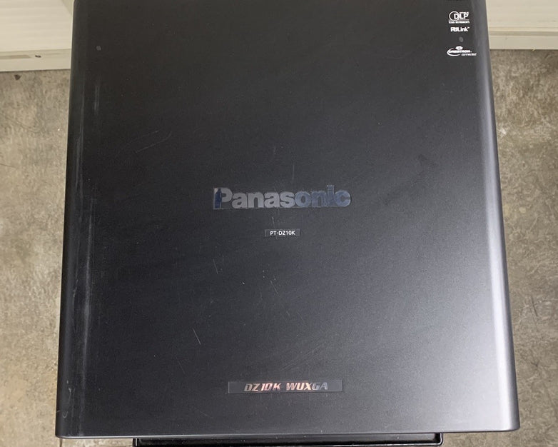 Panasonic PT-DZ10KU WUXGA DLP Lamp Projector Bad Lamp 1 - No Lens No Remote