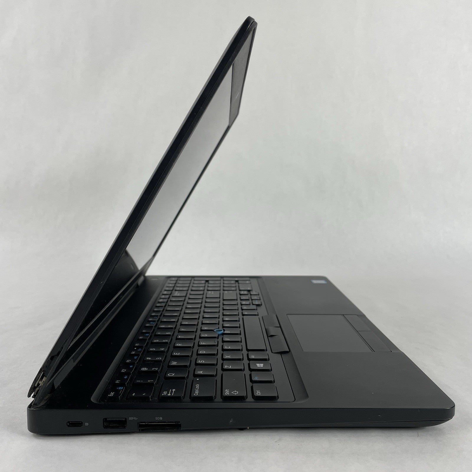 Dell Latitude 5590 15.6" i5-8250U 1.6 GHz 8GB RAM No SSD No OS - Bad Corner READ6