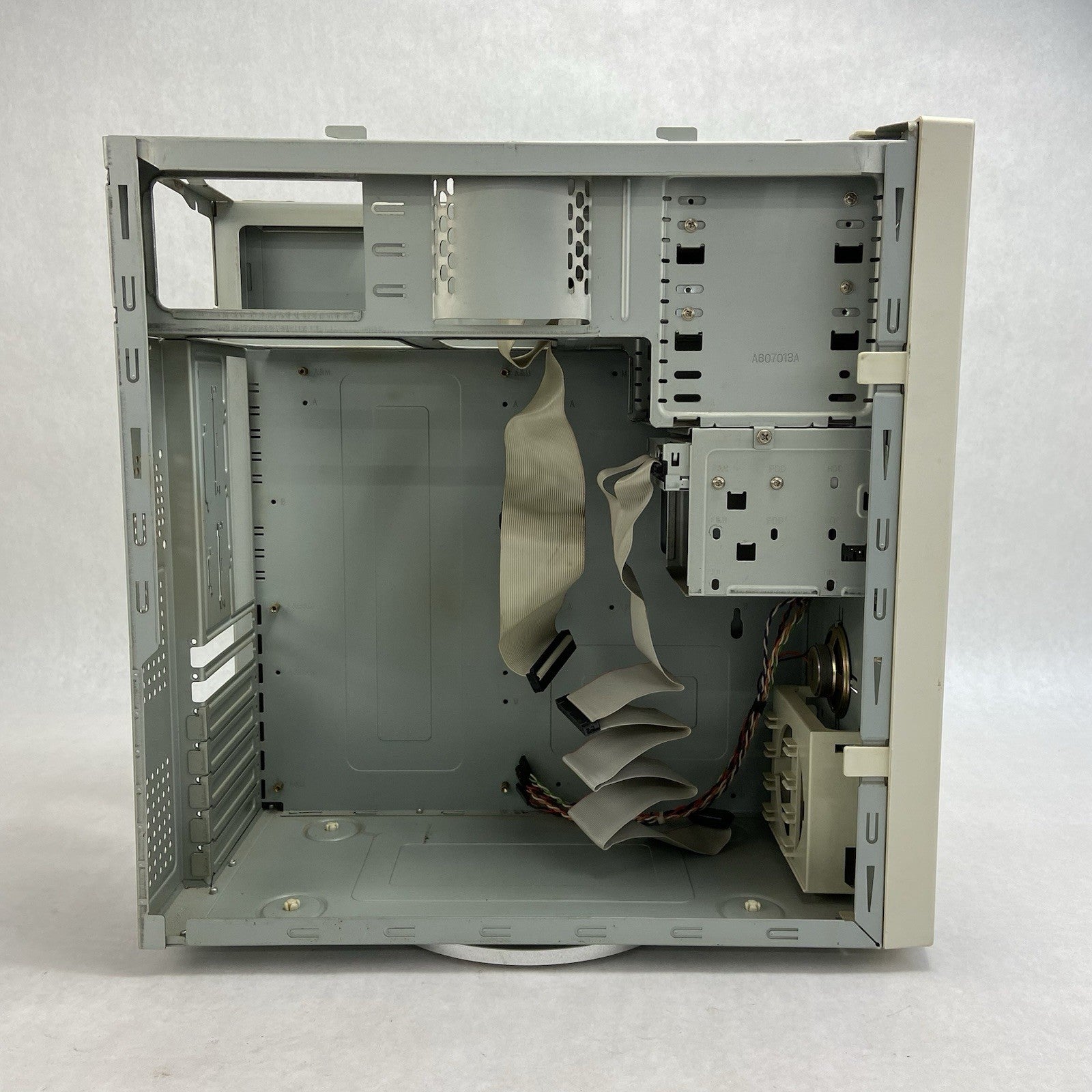 Beige In-Win A500 Mid Tower ATX Computer Case Bare Bones No PSU7