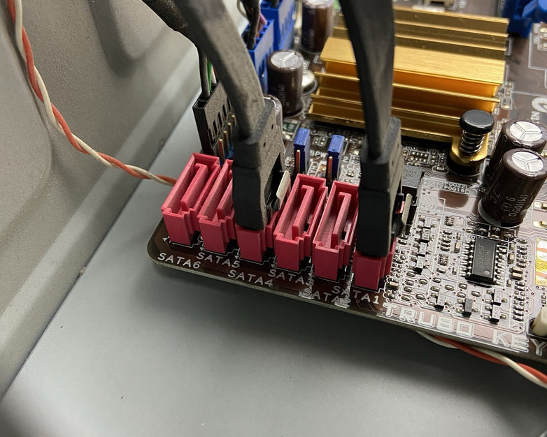 ASUS Essentio CG5270-BP004 MT Intel Core 2 Quad Q8300 2.5GHz 8GB RAM No HDD No O