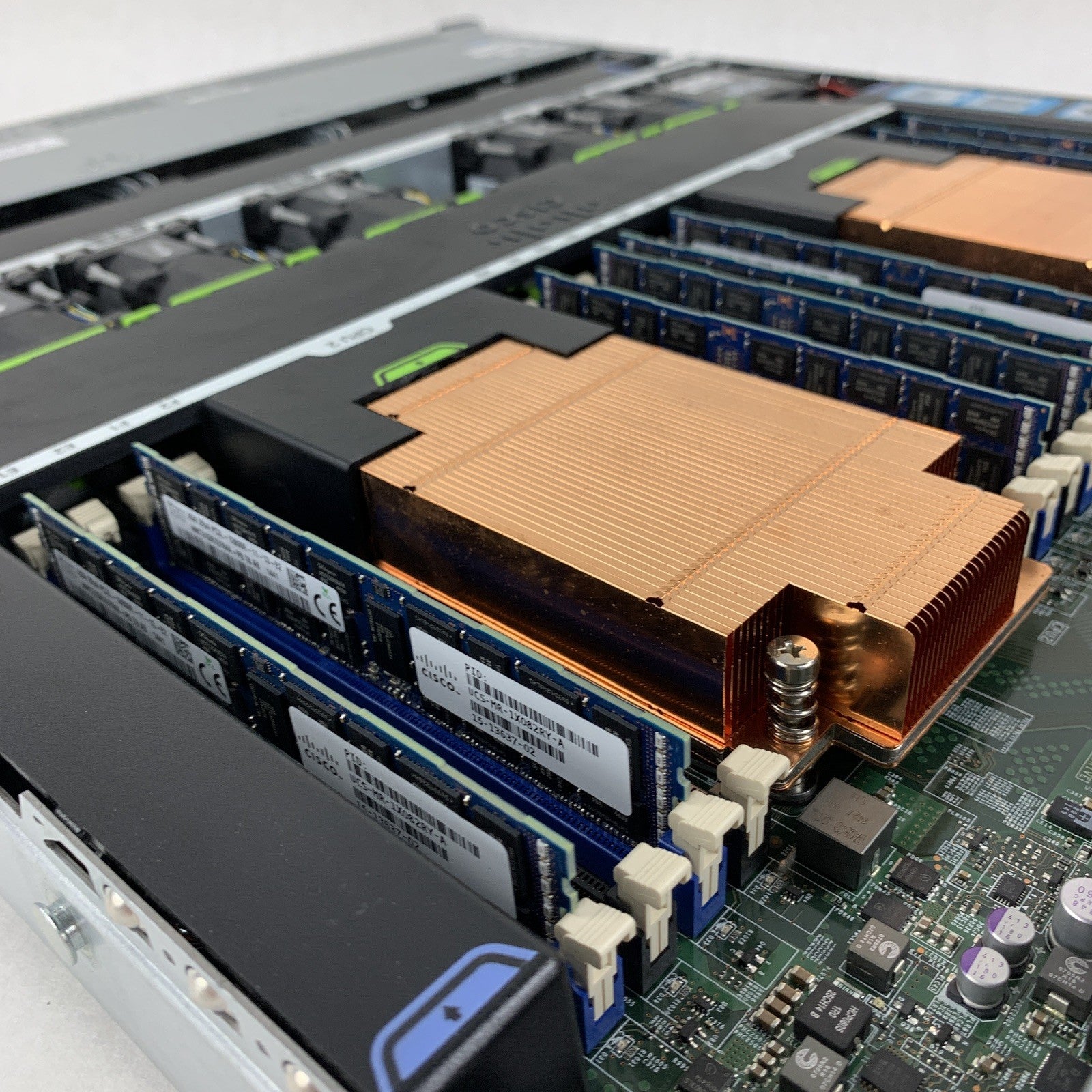 Cisco UCSC-C220-M3SBE Server 2x Xeon E5-2609 2.4 GHz 64 GB RAM No OS No HDD