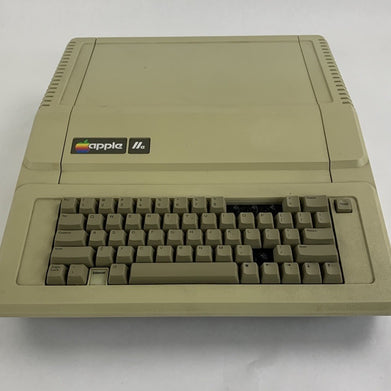 Apple IIe A2S2064 Vintage Personal Computer - Tested Missing Keys