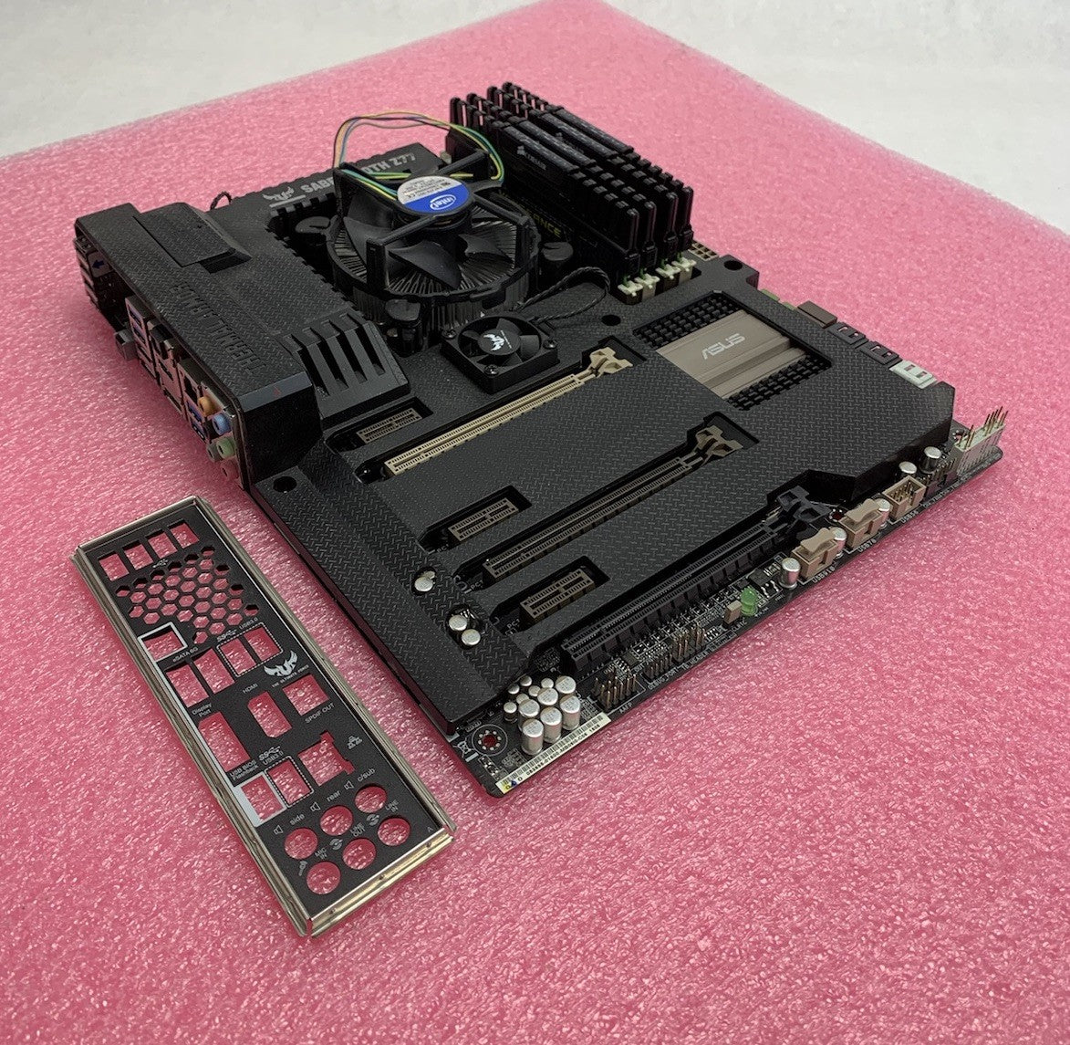 Asus Sabertooth Z77 Motherboard Intel i7-3770 3.4GHz 16GB RAM w/ Shield