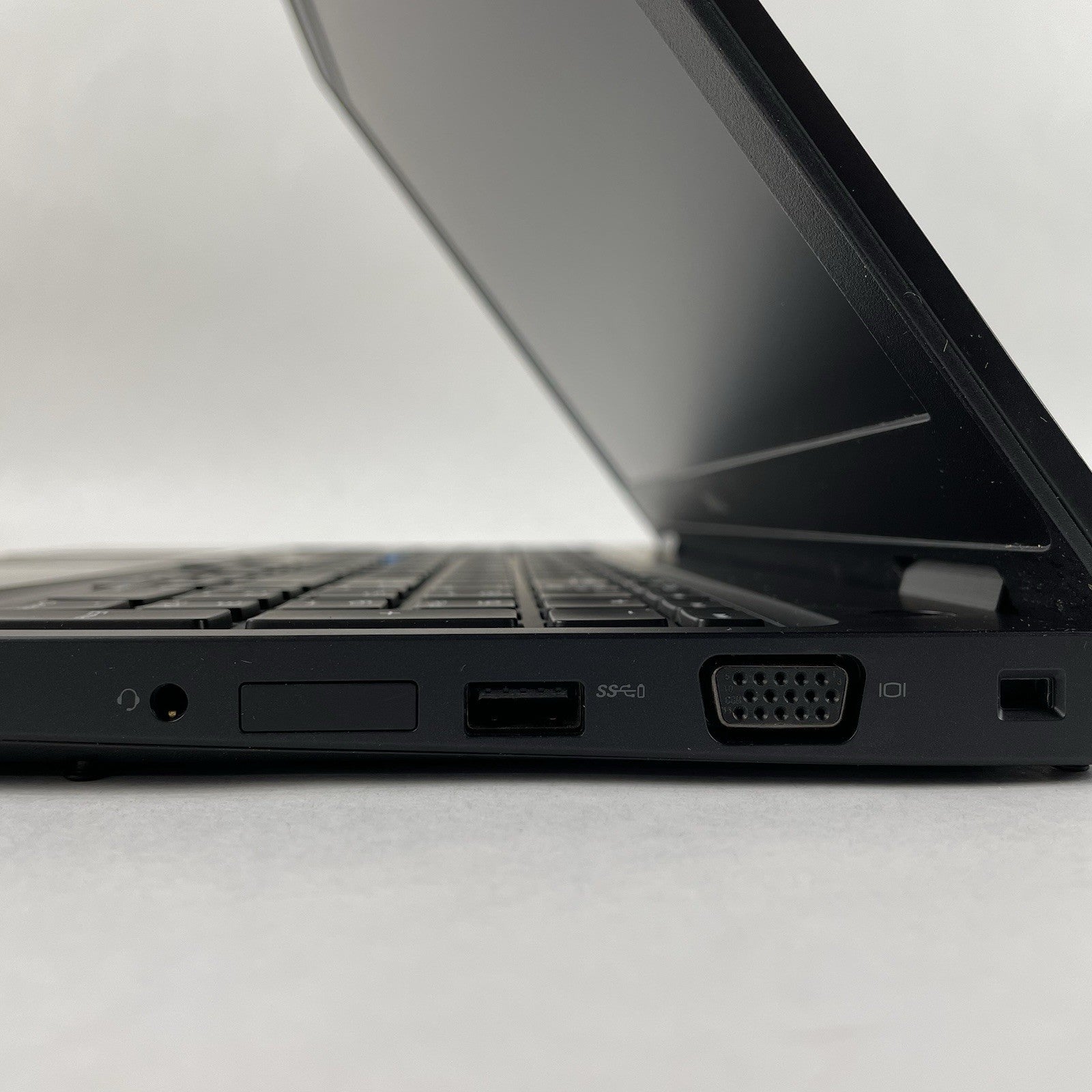 Dell Latitude 5580 15.6" i5-6300U 2.40 GHz 8 GB RAM No SSD/OS/AC9
