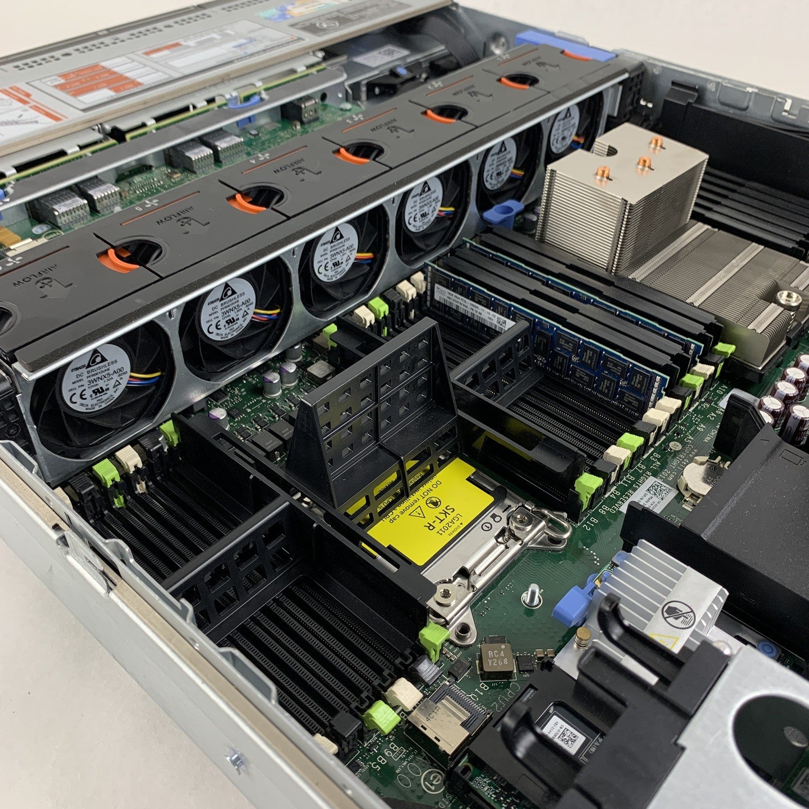 Dell PowerEdge R720 Server 1x Xeon E5-2640 2.5 GHz 32 GB Ram No OS No HDD