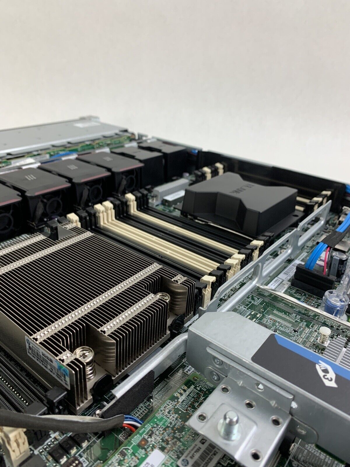 HP ProLiant DL360p Gen8 Xeon E5-2609 V2 2.5 GHz 8 GB RAM No OS No HDD