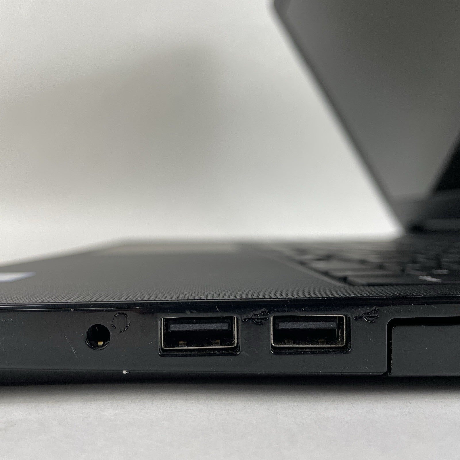 Dell Inspiron 5566 15.6" i5-7200U 2.50 GHz 8 GB RAM No SSD/OS/AC/Batt - Bad USB9
