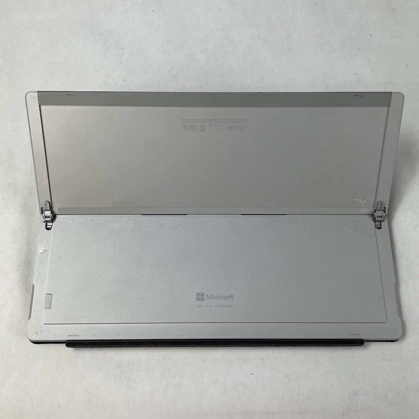 MicroSoft Surface Pro 7 13.3" i7-1065G7 1.30 GHz 16 GB RAM 256 GB SSD Windows 1111