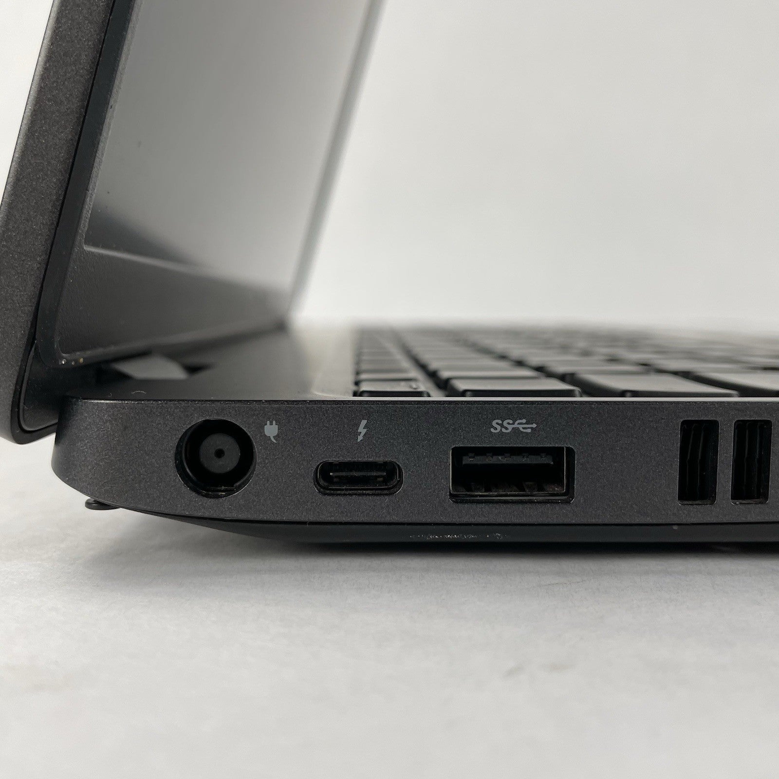 Dell Latitude 5410 15.6" i7-9850H 2.60 GHz 8 GB RAM No SSD/OS/AC7