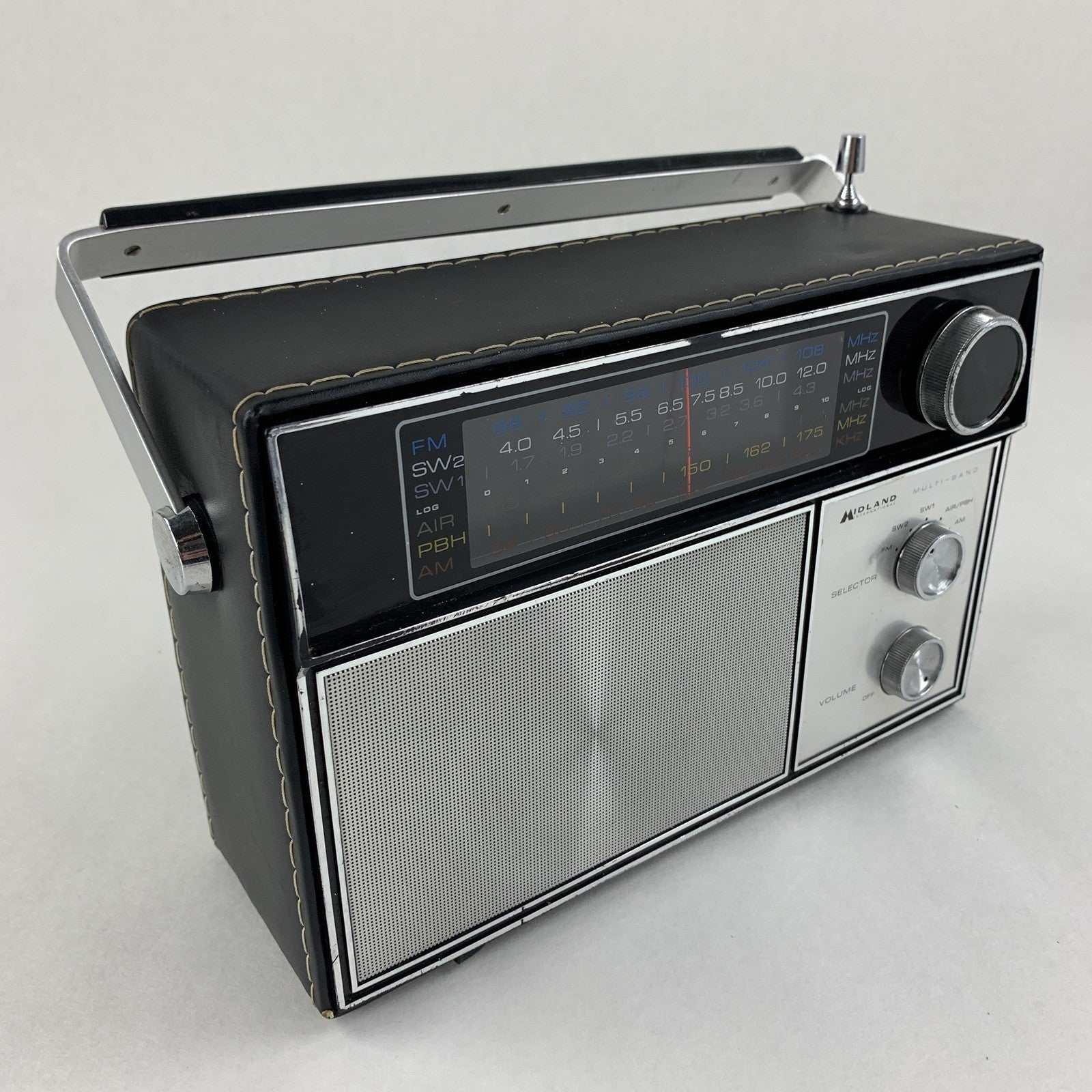 Midland 10-544 Multi Band Vintage Radio Powers On