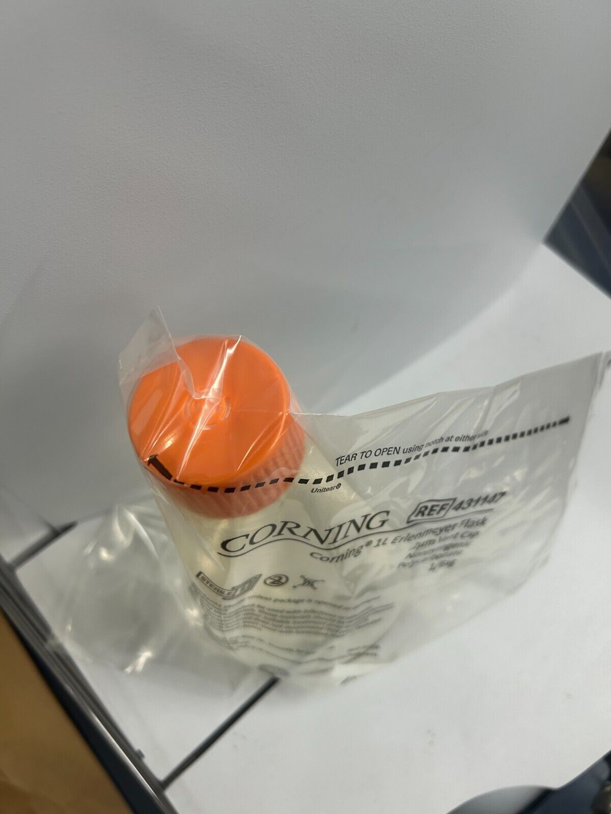 Corning 431147 1L Erlenmeyer Flask Sterile with Vent Cap New