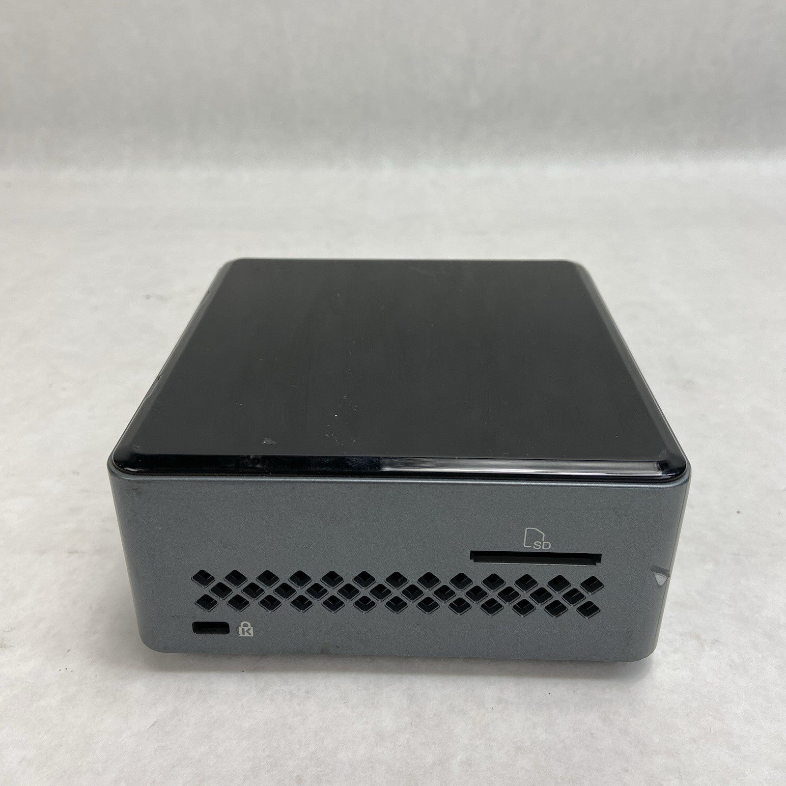 Intel NUC6CAY Micro Intel Celeron J3455 1.5GHz 8GB RAM No HDD/OS/AC4