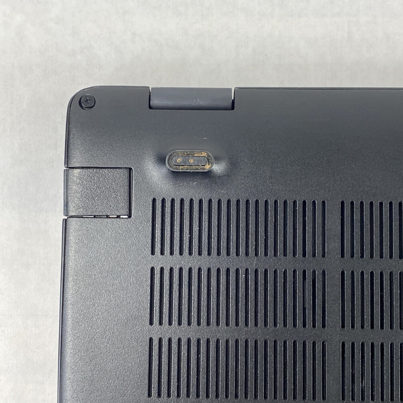 Dell Latitude 5500 Intel Core i5-8365U 1.60 GHz 8GB RAM 15.6" No HDD No OS