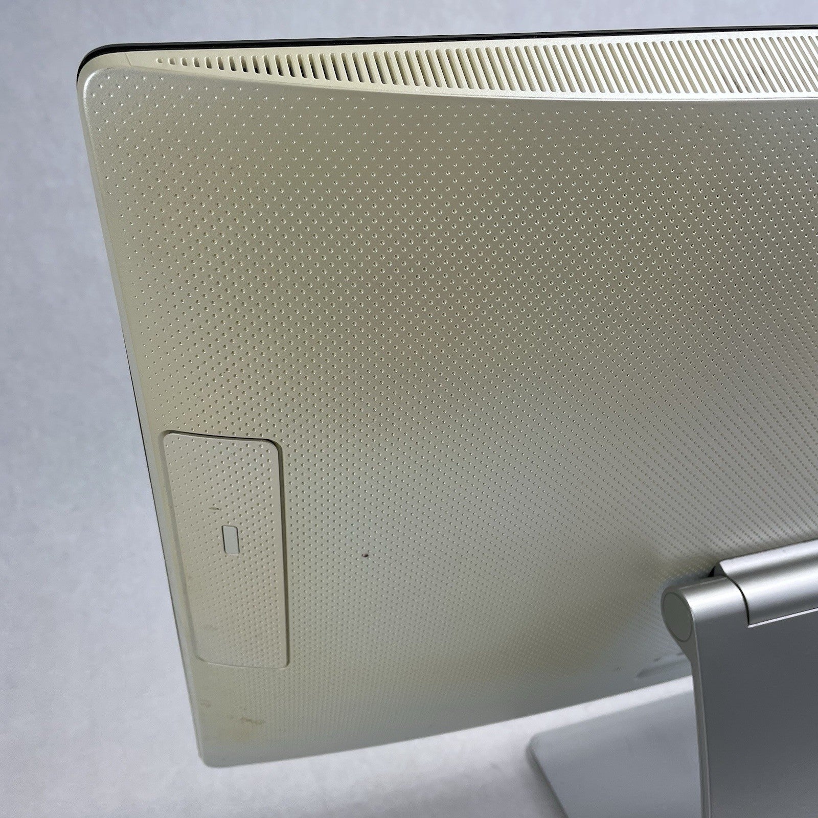 HP Pavilion 23-q242 AMD A6-7310 2.0 GHz 8 GB Ram No HDD No OS