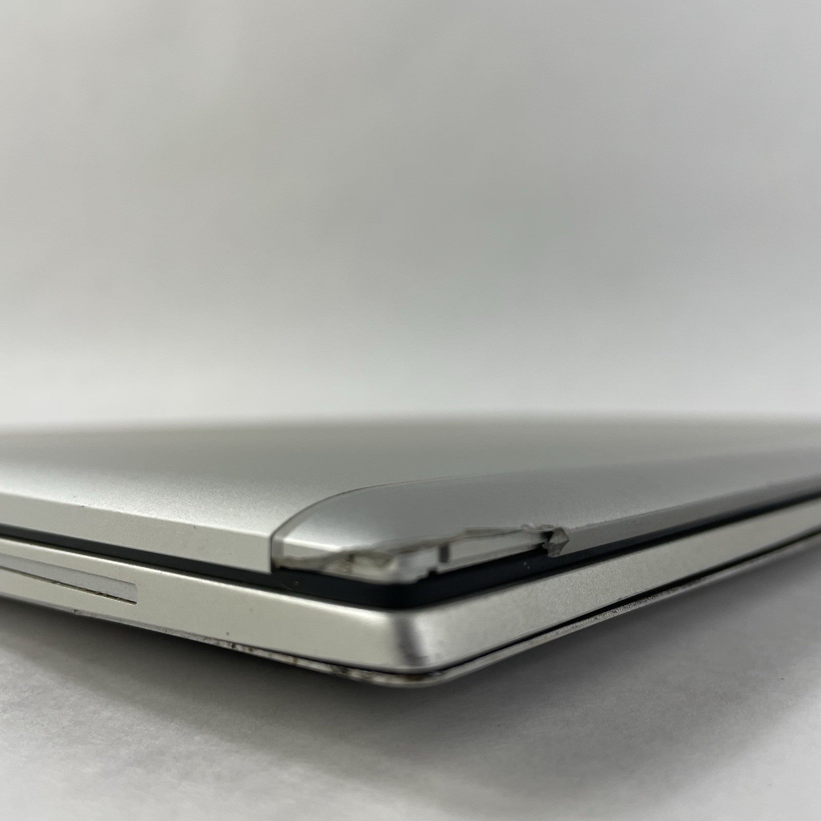 HP EliteBook 850 G7 15.6" i5-10210U 1.60 GHz 8 GB RAM No SSD/OS/AC - Bad Edge13