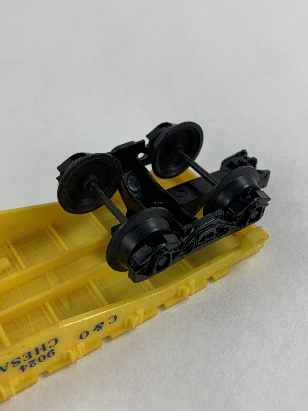 Lionel 9024 Chesapeake & Ohio Railroad Train Flat Skid and N.K.P 9031 Coal Car