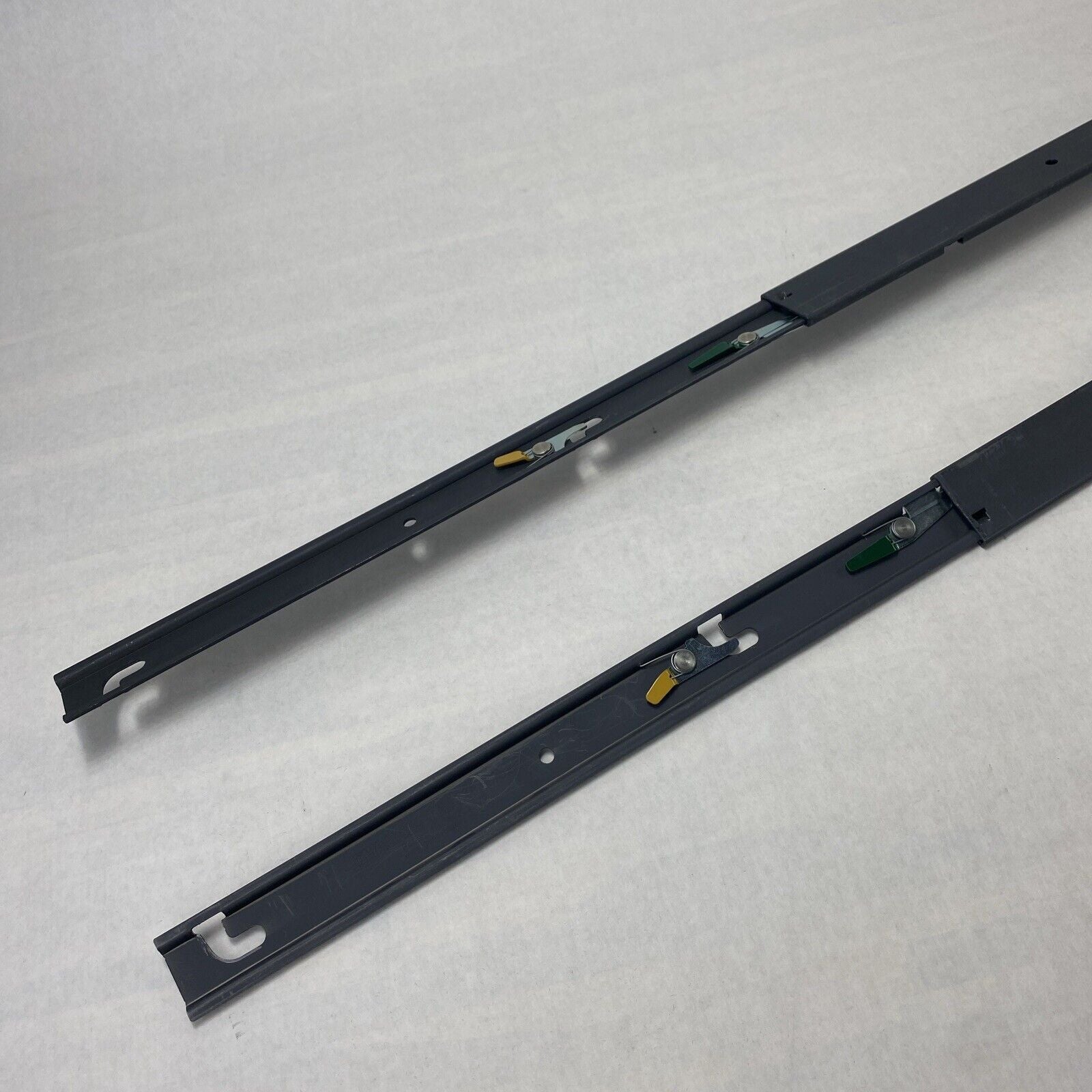 Unbranded L-4N344 / R-4N345 Left Right Server Rack Rail Set