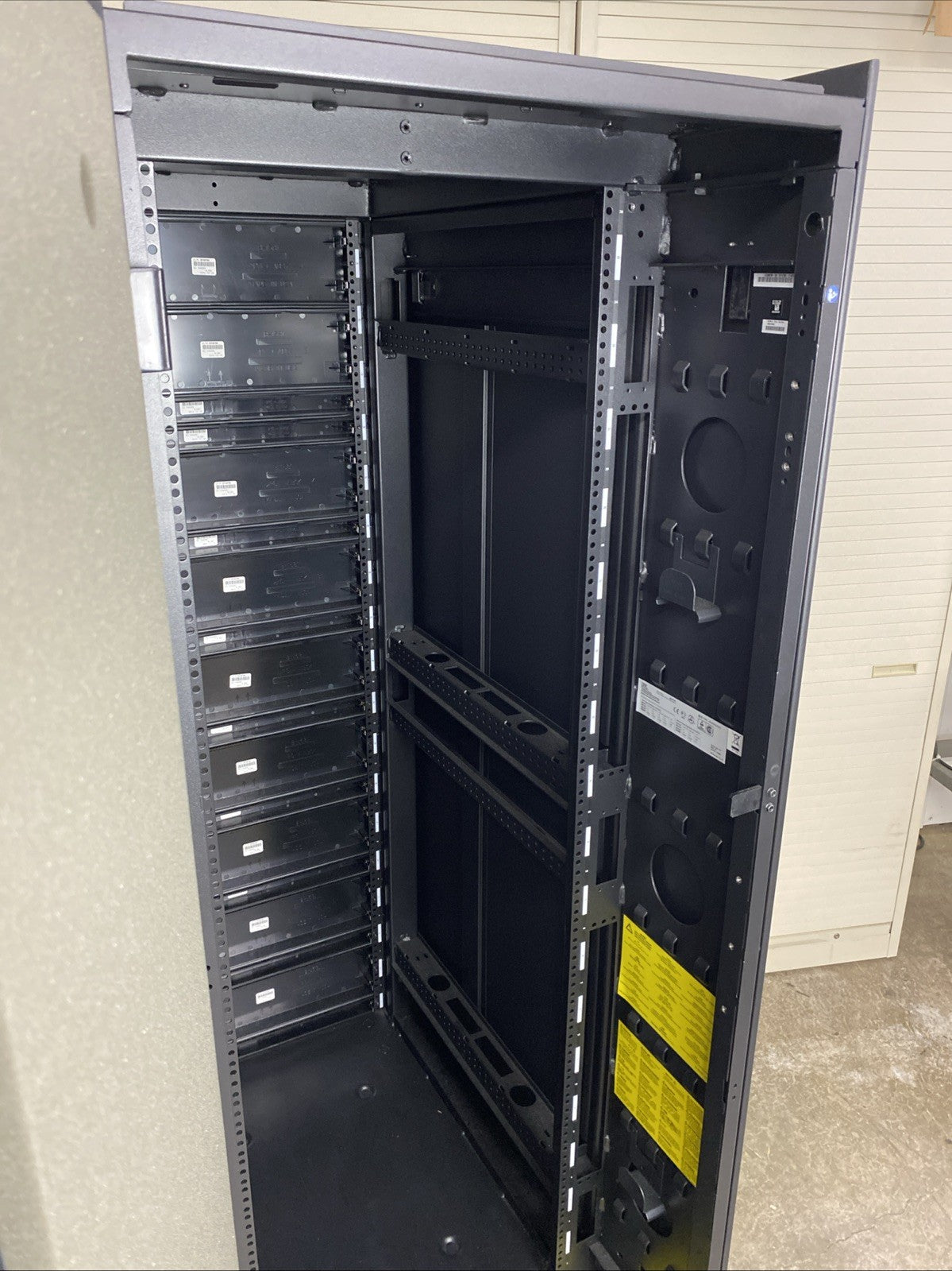IBM 45D3122 36U Rack IT Network Server Cabinet