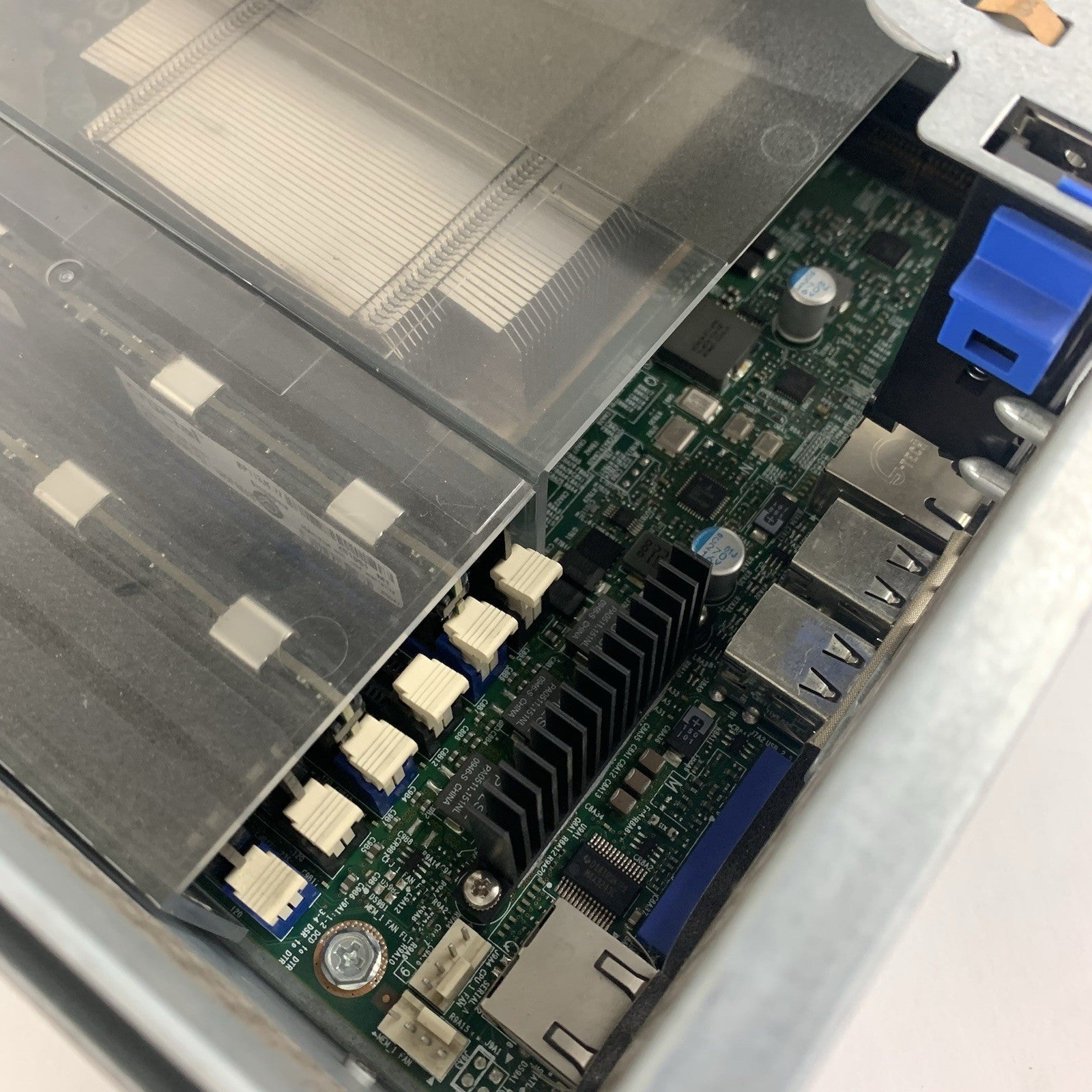 Intel SR2625 Server S5520UR Server 2x Xeon X5650 2.67 GHz 32 GB Ram No OS NO HDD15
