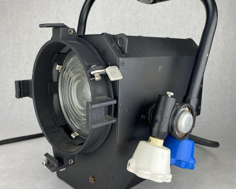 Strand QuartzColor Polaris Mod 261 Studio 1KW Fresnel Spotlight - READ