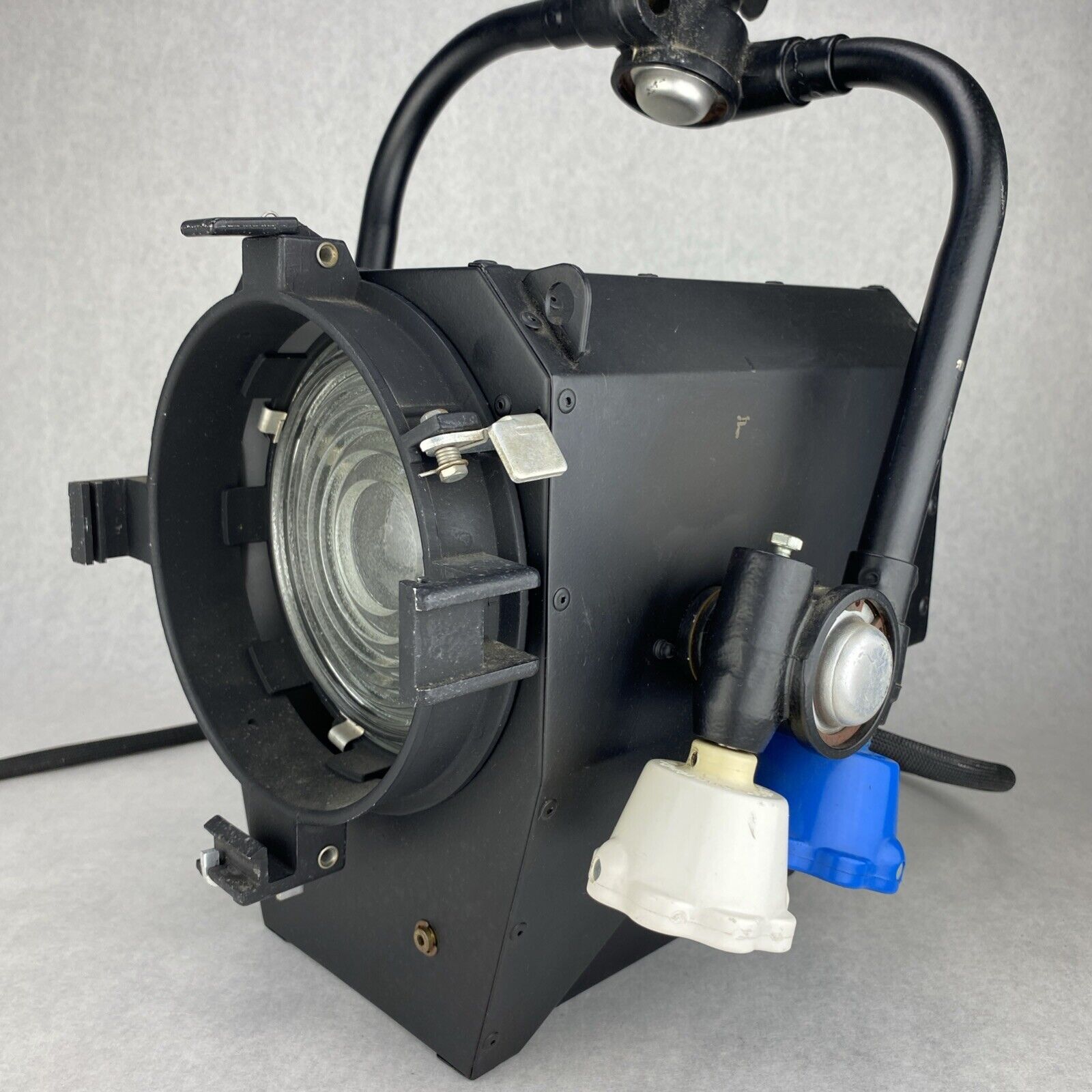 Strand QuartzColor Polaris Mod 261 Studio 1KW Fresnel Spotlight - READ