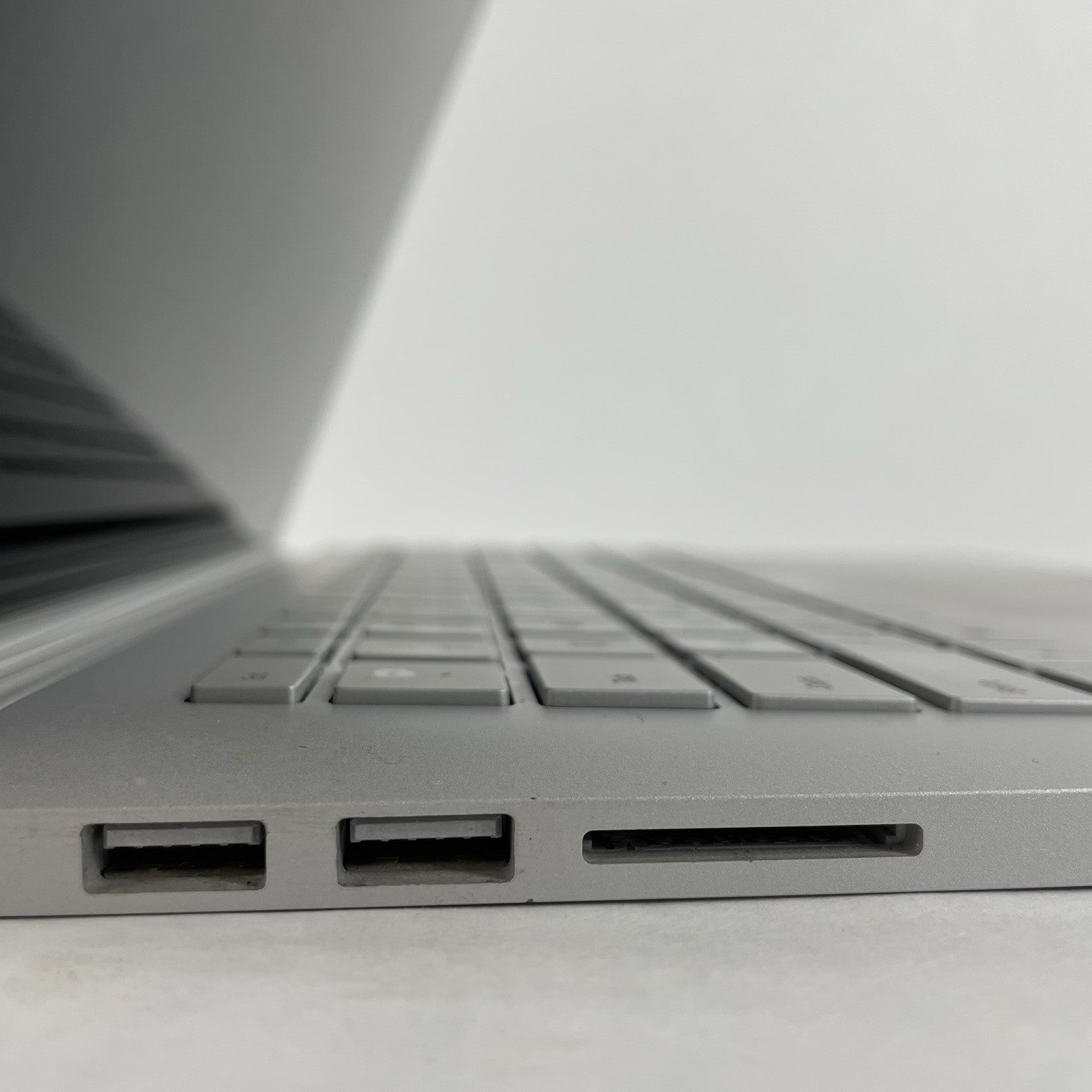 Microsoft Surface Book 2 13.3" i7-8650U 1.90 GHz 8 GB RAM 256 GB SSD Win114