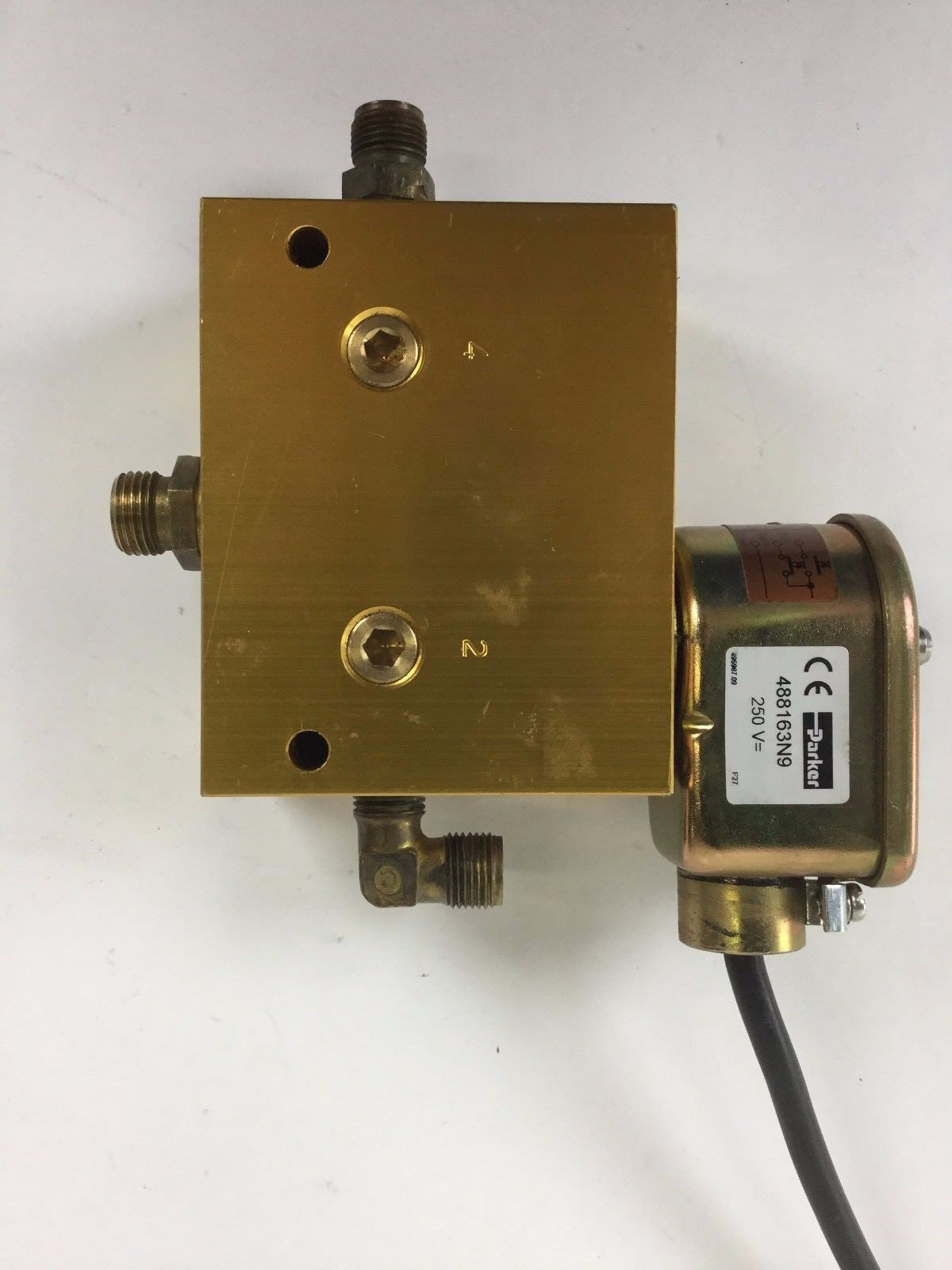 PARKER LUCIFER 345B04 488163N9 250 V= Directional Valve